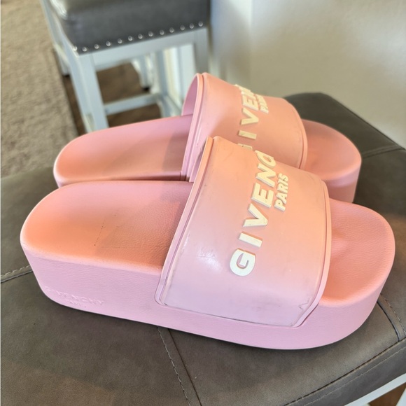 PINK GIVENCHY SLIDES ✨ - Picture 4 of 6
